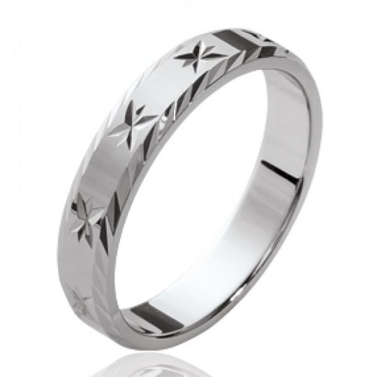 Bague de mariage martelée...